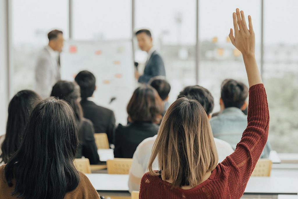 Training für Servicekräfte und Führungskräfte in einer Regionalbank